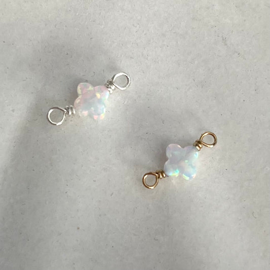 Opal Pearl Clover Connector