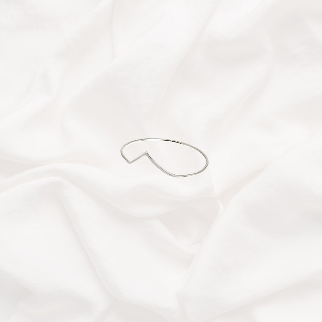 Minimalistic Wave Ring